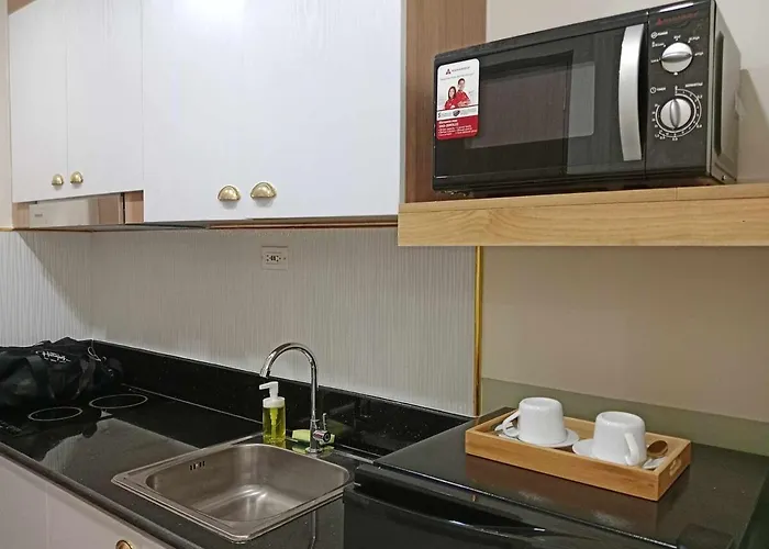 Homefort Twin Bed Suite - Red Residences Makati 1146